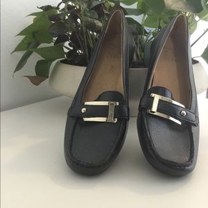 NATURALIZER.Woman’s shoes size 8.5 Excellent Condition❣️smoke and pets free 🏡